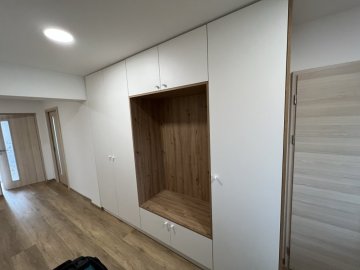 Vestavěná skříň / šatník - Kravaře
